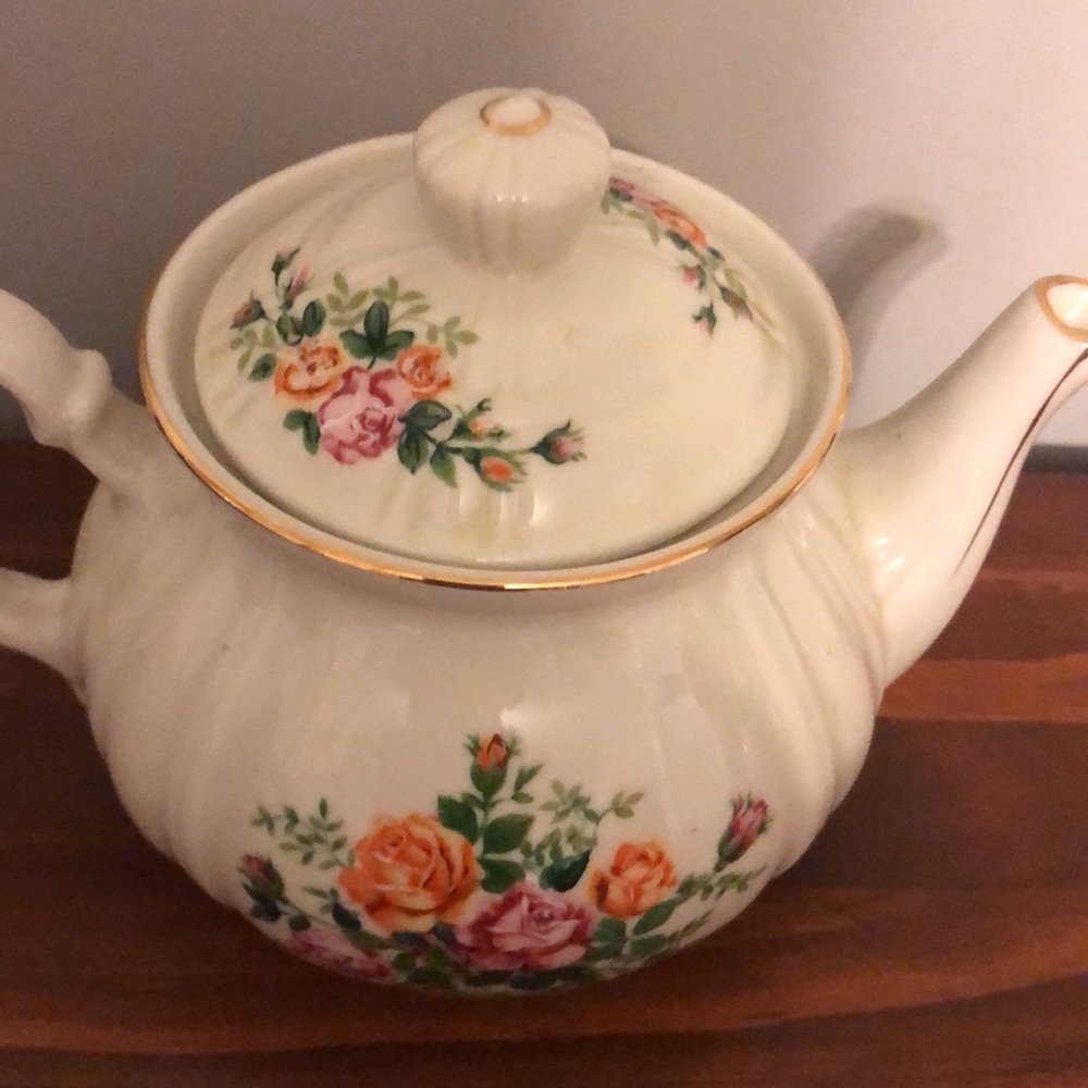 Ceramic Teapot with Roses - Picture 4 of 5